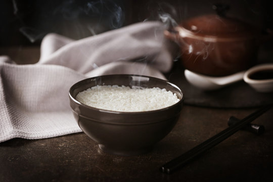 Steaming rice in a bowl on kitchen table