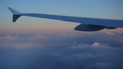 Obraz premium clouds in the evening sky from the plane