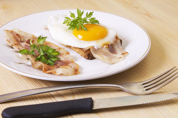 Fried egg with bacon