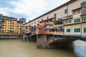 Obraz premium Famous Ponte Vecchio bridge across the river Arno in Florence, Italy