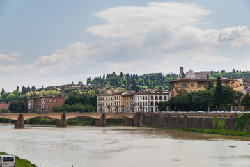 Fototapeta premium View of tuscanian landscape of Florence across the river Arno