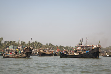 Fototapeta na wymiar The harbor for boats in Cox's Bazar in Bangladesh 
