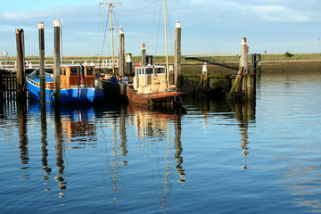 Fototapeta na wymiar reflections in the harbour