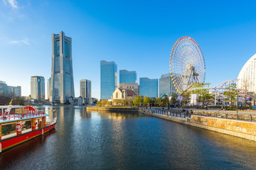 Fototapeta premium Yokohama linia horyzontu i pejzaż miejski Yokohama miasto przy zmierzchem, Japonia