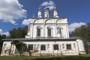 Fototapeta premium Transfiguration Church of the Savior-Transfiguration parish in Veliky Ustyug, Vologda region, Russia