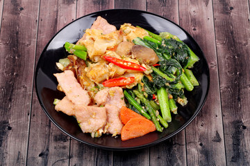 Fried big noodle topped mixed vegetables for organic food.