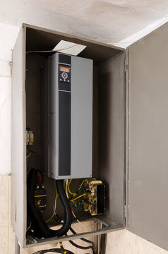 Variable speed drive inverter converter, unit for voltage stabilization