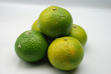 黒背景の葉付きみかん。
イエローみかん。
サイズ2896×1944