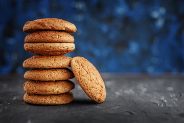 Fototapeta na wymiar Oatmeal cookies for breakfast. The concept of healthy eating and vegetarianism.