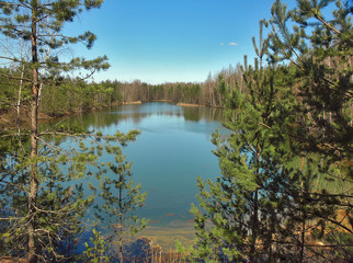 Озеро, образовавшееся из залитого водой карьера. Подмосковье Егорьевский район