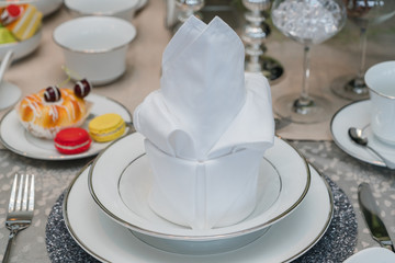 Table arrangement in restaurant