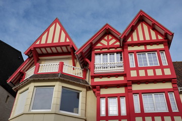 maison à colombages rouges