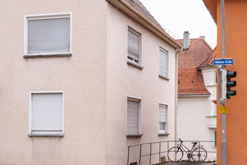 Fototapeta na wymiar bike standing in the street near pink and orange houses