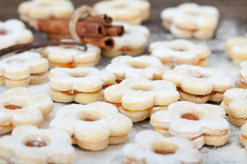 Linzer Cookies With apricot Jam In the middle