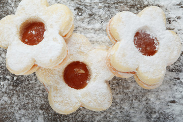 Vanilla jam cookies with icing sugar