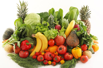 Fototapeta na wymiar 新鮮な野菜と果物　