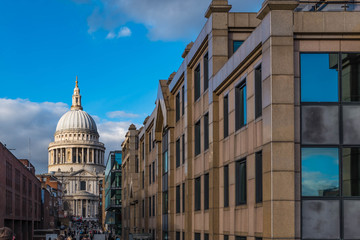 Obraz premium Straße zur St. Pauls Kathedrale in London