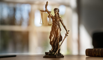 Justitia Figur - Personifikation der Gerechtigkeit