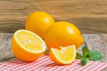 lemons with mint