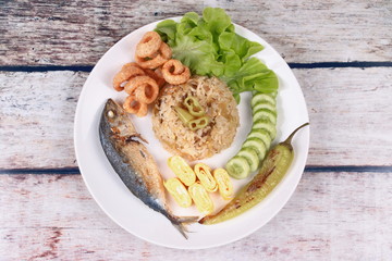 Fried jasmine rice in  green chili dip .