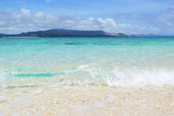 沖縄の美しい海とさわやかな空