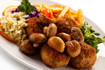 Meatballs wirh french fries
