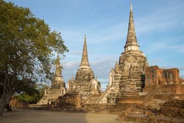 Fototapeta premium The ancient stupas of the buddhist temple of Wat Phra Si Sanphet on a sunny morning. Ayutthaya, Thailand