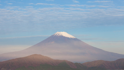 Fototapeta premium Początek Mt. Fuji i chmura w jesień ranku