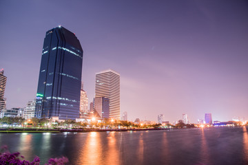 Obraz premium Bangkok city downtown at night with reflection of skyline, Bangkok,Thailand