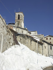 Schneereiches Castelluccio in den Monti Sibillini