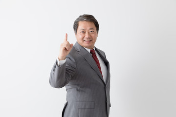 指を立てるビジネスマン、中年男性