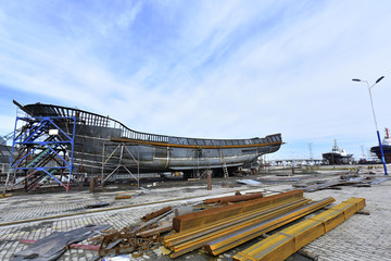 Fototapeta premium The ship in the shipyard