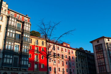 Fototapeta premium Paesi Baschi, Spagna, 26/01/2017: vista dei palazzi nello skyline di Bilbao