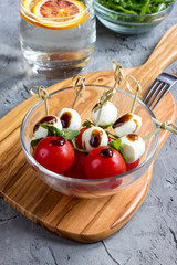Skewers with tomatoes, arugula, mozzarella