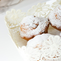 Muffins with icing sugar and raisins