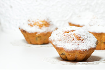 Muffins with icing sugar and raisins