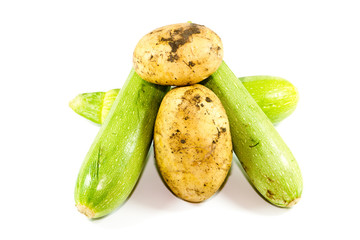 Frische Zucchini mit Kartoffeln