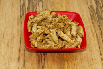 Frische Panierte und gebratene Nudeln