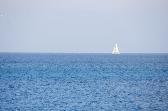 Fototapeta yacht on the horizon