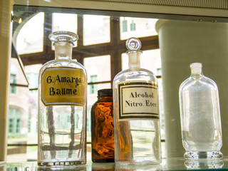 Botellas de cristal para almacenar medicinas