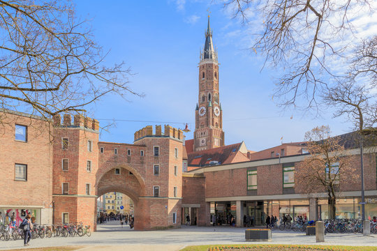 Landshut mit L&auml;ndtor und Stiftsbasilika St. Martin
