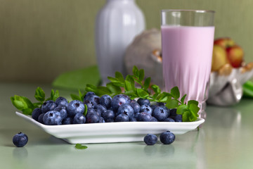  blueberry yogurt and berries