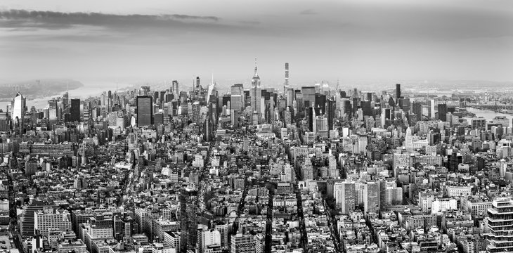 Fototapeta Aerial view of New York City midtown skyline in black and white