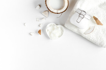 Obraz na płótnie Canvas organic cosmetics with coconut on white background top view mockup