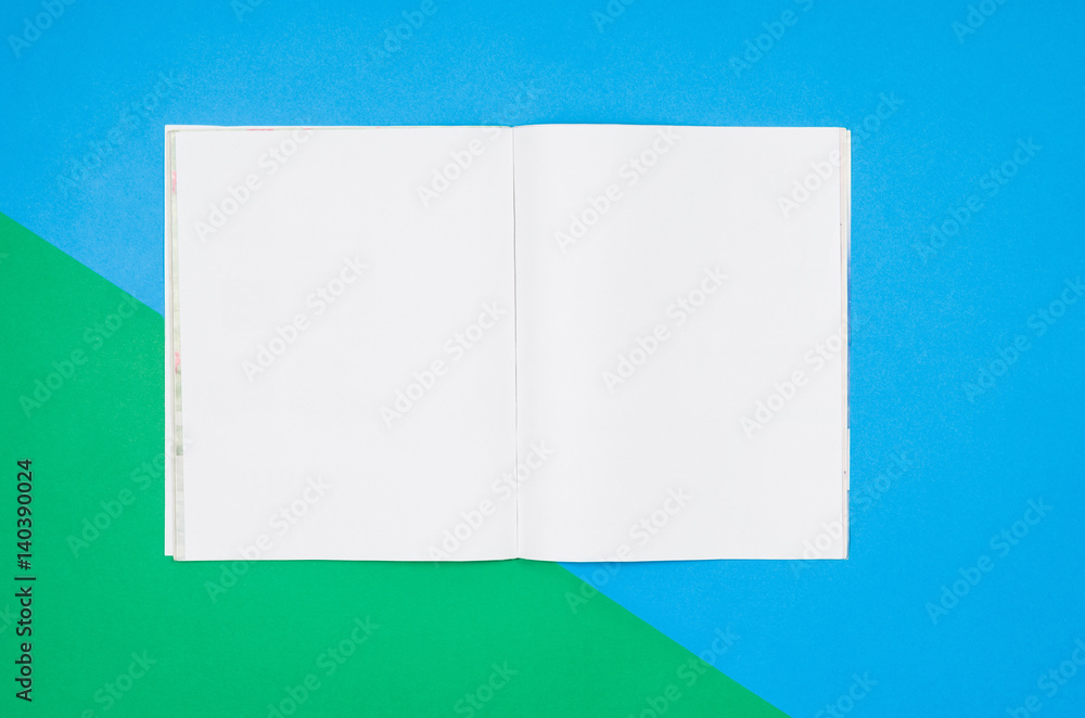 Poster mock-up magazine or catalog on colorful table. white page or notepad on modern background. blank cop