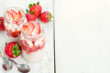 Yoghurt with strawberries