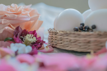 Fototapeta na wymiar Easter eggs and roses