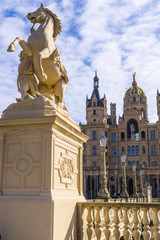 Obraz premium Horse statue in front of Schwerin Castle, Mecklenburg Western Pomerania, Germany