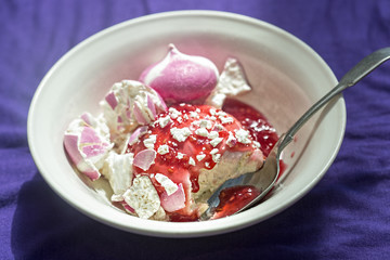 Eton mess dessert