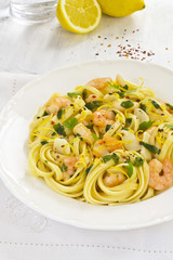 Lemon pasta with prawns